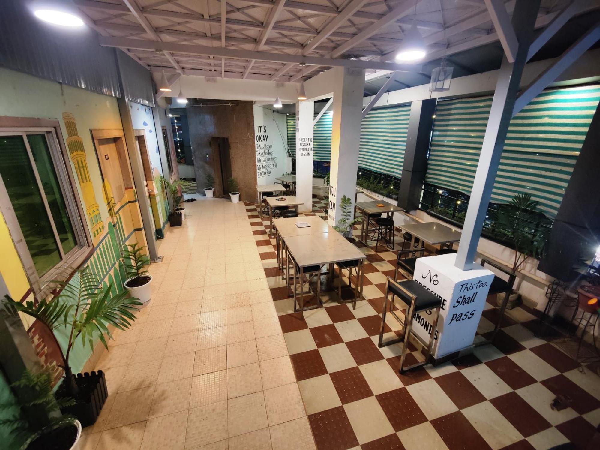 Hotel Ur อัลลอฮาบาด ภายนอก รูปภาพ